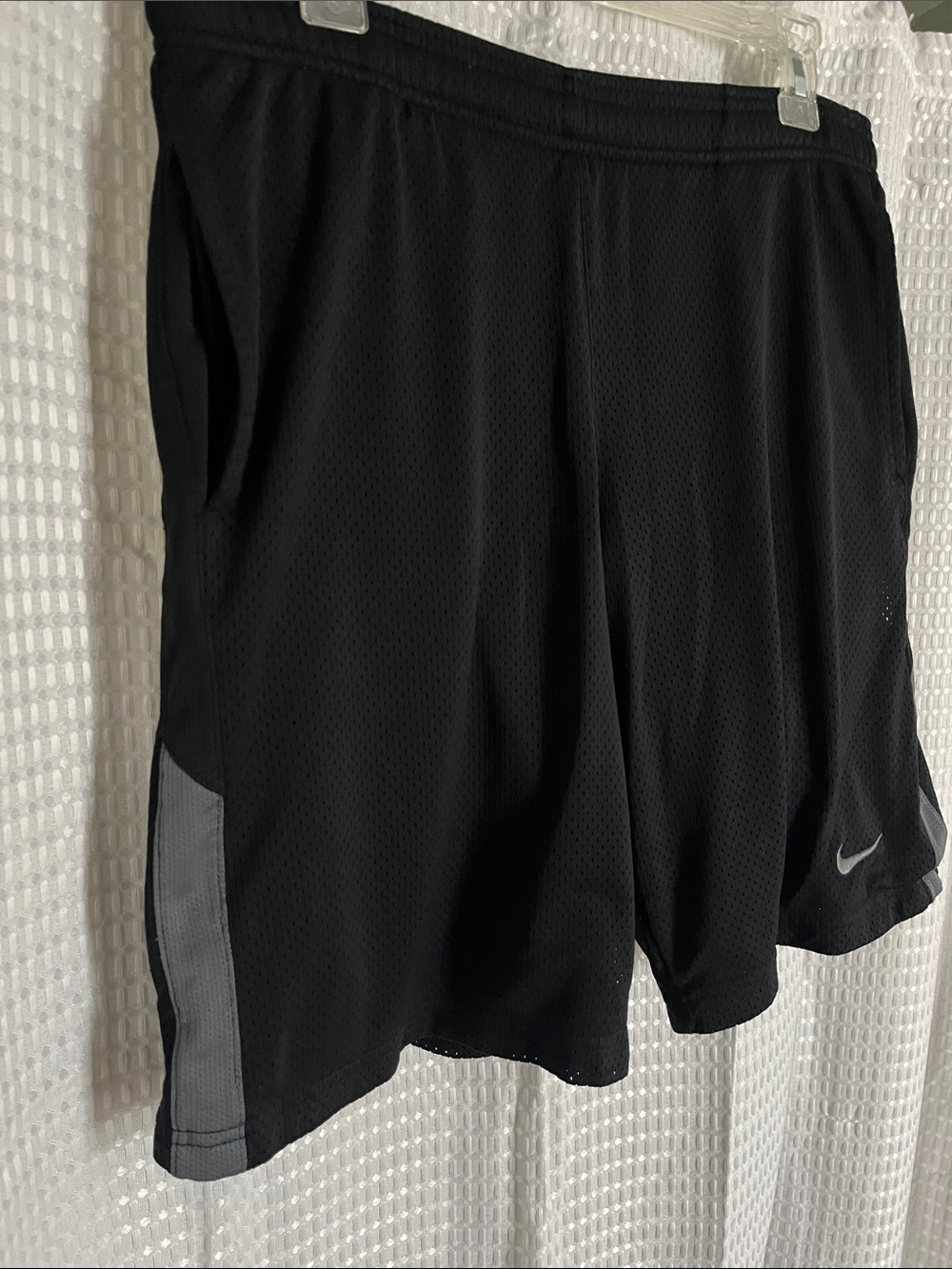Nike Dri-FIT Black Mesh Athletic Shorts Gray Side Stripe Men’s Size Small - Picture 6 of 9